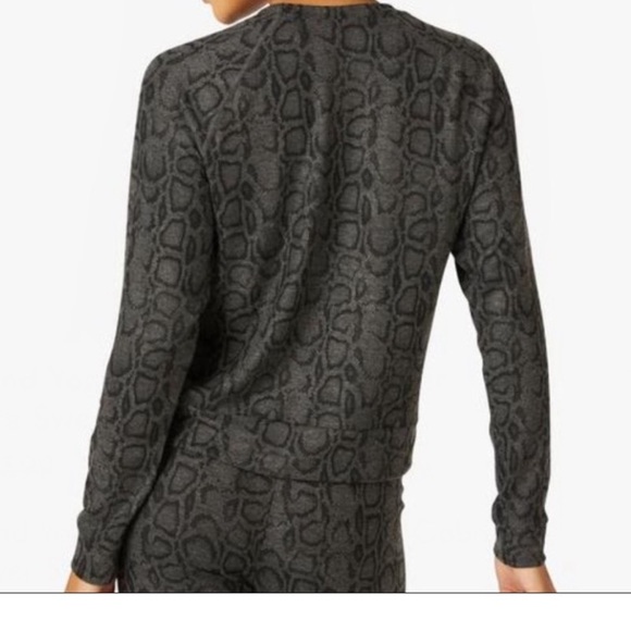 BEYOND YOGA Snakeskin Print
Raglan Crew Sweatshirt Size XS. - Picture 3 of 9
